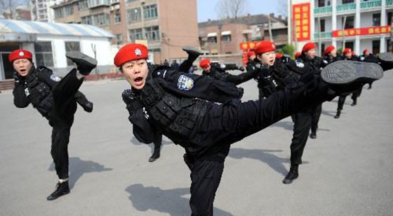 能够「手撕日本<em>兵</em>」的中国<em>女特警</em>出现!手撕钢