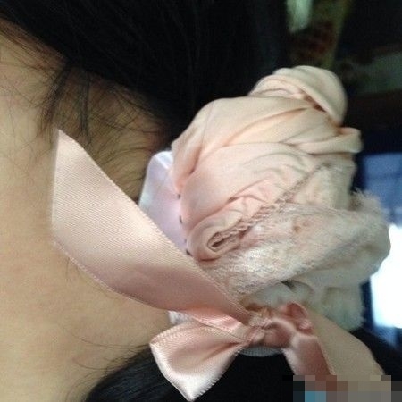 忘了带发圈怎么办?就直接脱下你的小内裤吧! 