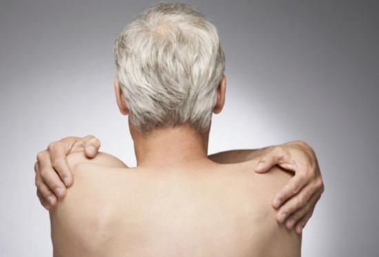 <em>头顶白发</em>是肾气不足 <em>白发</em>长哪里最危险? LIFE