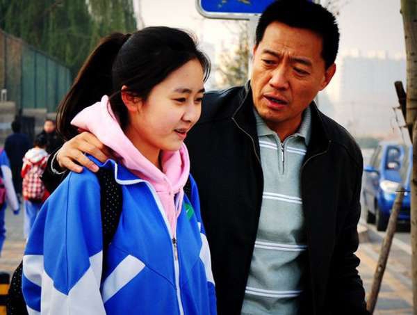 <em>一个</em>40岁男人和14岁<em>女孩的故事</em>。 LIFE生活网