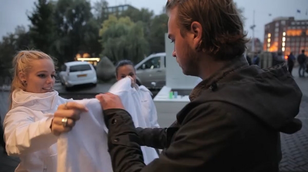 什么叫生意头脑?一位瞄准iPhone商机的裁缝师