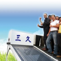 哇！6個大男人站在太陽能板上（三久）
