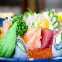 【台北市大安區】生魚片滿到很超過．壽司滿載