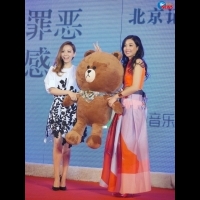 Ａ-Lin《罪惡感》征服北京  師姐張靚穎送上熊抱祝福