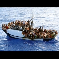 中東、非洲持續動盪，難民湧入歐洲....地中海成了偷渡者的海上墳場│新新聞