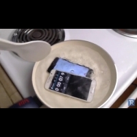 [趣味]滾水煮iPhone 6和Galaxy S6 贏的是...？