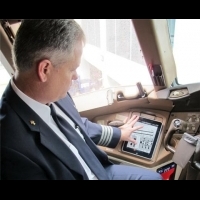還是紙本可靠？機師iPad故障 迫使美國航空數十航班誤點