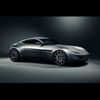Jaguar追Aston Martin? 007最新預告片釋出