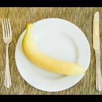 夜晚吃香蕉竟然可以助眠？！盤點多項對「女性有益的食物」.....抗橘皮脂肪、睫毛生長、幫助睡眠好處多多！！