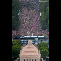 東京12萬人抗議新安保法 塞爆國會廣場