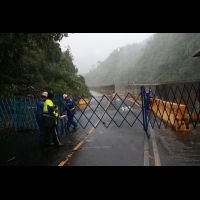 【強颱杜鵑】風強雨驟 官方籲加強路橋封鎖