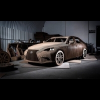 【影片】他真的可以開！Lexus手工打造1：1比例IS瓦楞紙房車 你敢坐上去嗎？