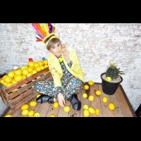 何維健睽違5年重返台灣歌壇　一甩之前的時尚偶像包袱搞笑演出「檸檬弟」
