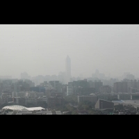 空氣品質太爛了！PM2.5危害大 名導與親子籲改善空污