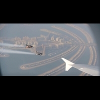 人肉飛機誕生？兩位噴射員與A380客機共同「齊飛」│GQ瀟灑男人網