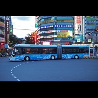 BRT改制半年 台灣大道運量增27％ 原32輛雙節巴士成「自強號公車」