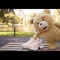 熊麻吉Ted x BAIT x Reebok Instapump Fury推出聯名鞋款 「Happy Ted」以電影《熊麻吉TED 2》為靈感
