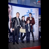 《葉問3》延續傳奇首映會 功夫巨星甄子丹領妻小走紅毯造勢