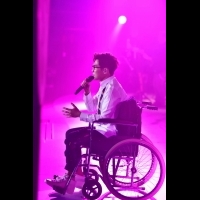 品冠上海演唱會2小時坐著輪椅唱完全場　全場歌迷的鼓勵，他動情的這樣說....