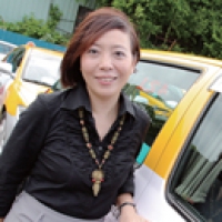 台灣大車隊 司機當導遊運匠年薪百萬－全球第一家股票掛計程車公司