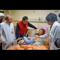 馬英九走訪台南慰訪地震傷患