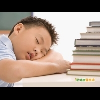 男童睡眠中止成過動兒　靠微創治療領書卷