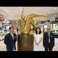 慶祝母親節　南紡購物中心女性銅雕藝術展開鑼