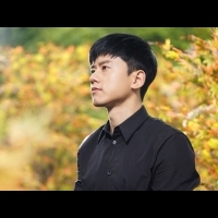 張杰來台拍MV超敬業　冰凍妝、楓葉撲臉樣樣來