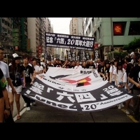 九評香港大學生的鴇母龜公論