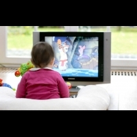 電視暴力對幼兒的影響遠比你想得還要大，適時地關掉電視吧！