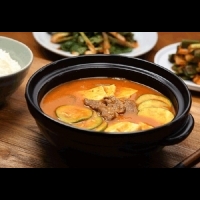 「牛肉辣椒醬湯」竟然是韓國的主菜料理！台灣也可以取得食材，9個步驟，身在台灣的朋友也可以做做看...