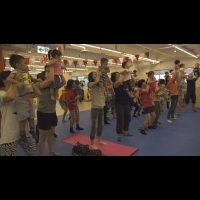 士林親子館辦暑期活動　邀LULU老師教全家一起做瑜珈
