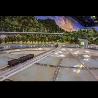 縮小版模型精緻細膩　哈瑪星台灣鐵道館駁二亮相