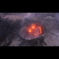 最活躍火山噴了！當炙熱熔岩與海水相會的瞬間，夏威夷水火交織超壯觀！