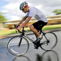 死亡事故頻傳！騎單車是否該強制戴安全帽？