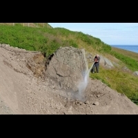 冰島施工不小心把「精靈石」埋起來，結果竟爆發一連串的超慘悲劇...