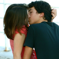 「世紀之吻」究竟是浪漫還是性騷擾？