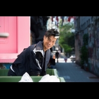 鍾承翰扮「犀利哥」躺垃圾子車，更在大太陽底下來回不下30趟　沒想到他卻一派輕鬆地這樣說...