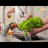 蔬果需要用洗滌劑嗎？　營養師：活水沖洗最乾淨