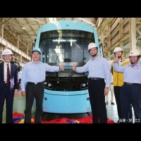 淡海輕軌車首亮相　全台第一列國車國造　　