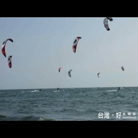 大安濱海樂園舉辦衝浪體驗　初學者也能輕鬆玩