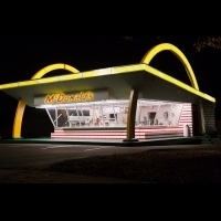 好萊塢頂尖場景高手加持  《速食遊戲》重現全世界第一家麥當勞