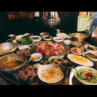 說不定吃到一半韓星就坐在隔壁喔！？讓人超想去的韓國「人氣燒肉店」♪