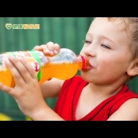 小孩愛喝含糖飲料　糖尿病越早發生越慘！