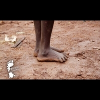 舊鞋救命，你能想像在非洲山區的孩子，最大的夢想是擁有一雙鞋