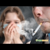 吸菸少活15年　二手菸毒性最高