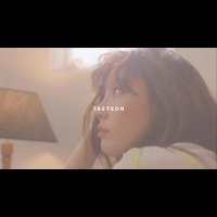 精靈王太妍美翻啦！看新歌 MV《Fine》學起韓流最前線的「5個指標妝髮」！孔劉這髮型到太妍身上也差太多了吧～