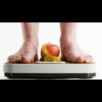三餐都只吃蘋果，三天內減掉 3 ∼ 5 公斤？！這樣吃真的可以瘦嗎？坊間常見的6種減重法大破解