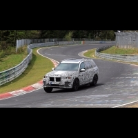 BMW 七人座SUV豪華旗艦版X7，賽道偽裝測試照被捕獲