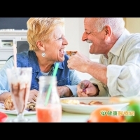 爺奶不要只吃菜　老人家每天要吃多少蛋白質？